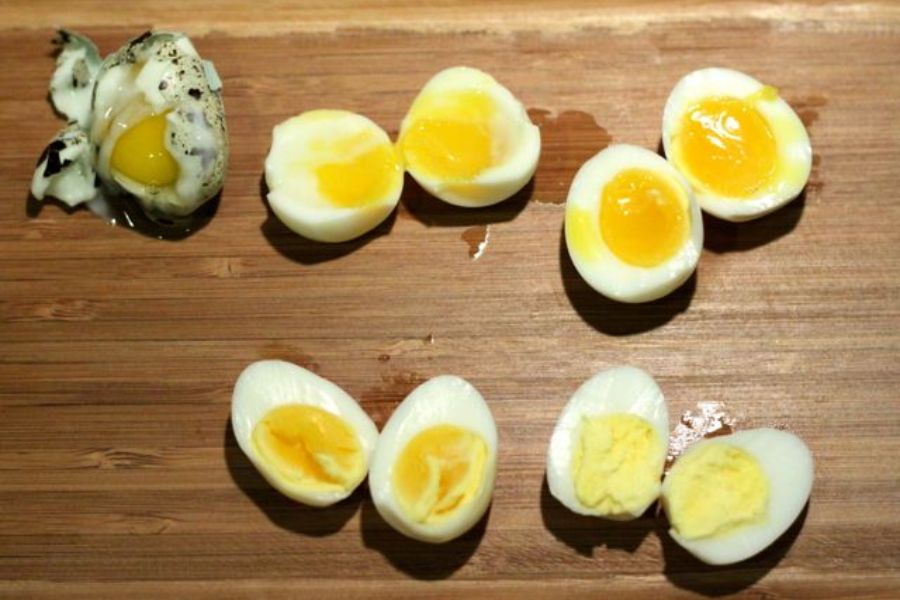 Một số lưu ý khi luộc trứng cút để thành phẩm thêm bắt mắt và giàu dinh dưỡng.