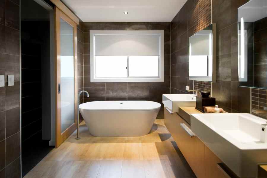 Mẫu phòng tắm sang trọng bố trí các nội thất có giá trị