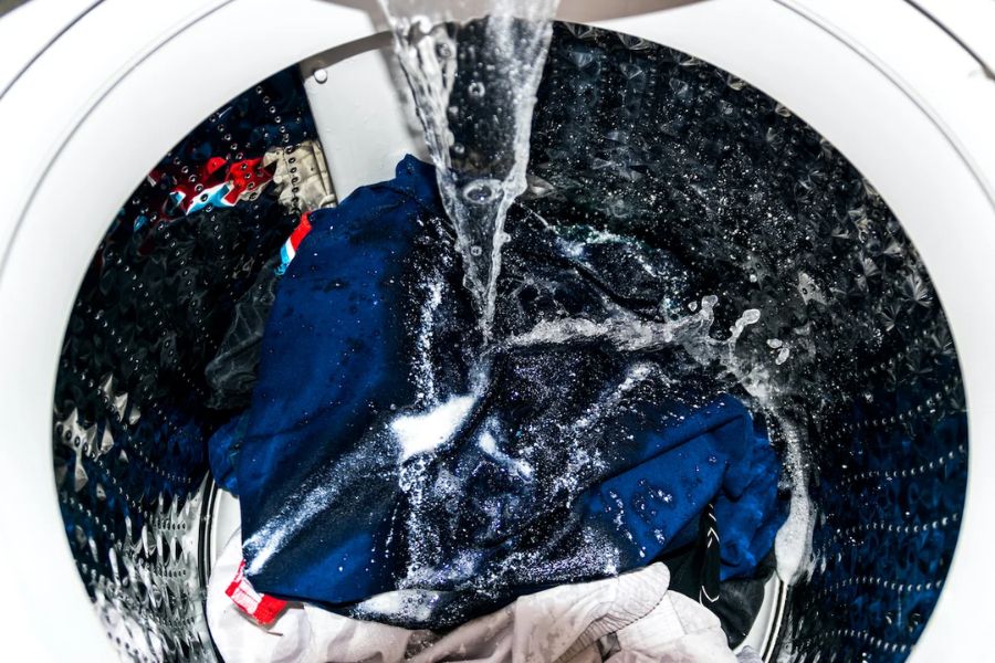 Máy giặt không vắt có thể là nguyên nhân dẫn đến phao máy giặt bị hư hỏng.