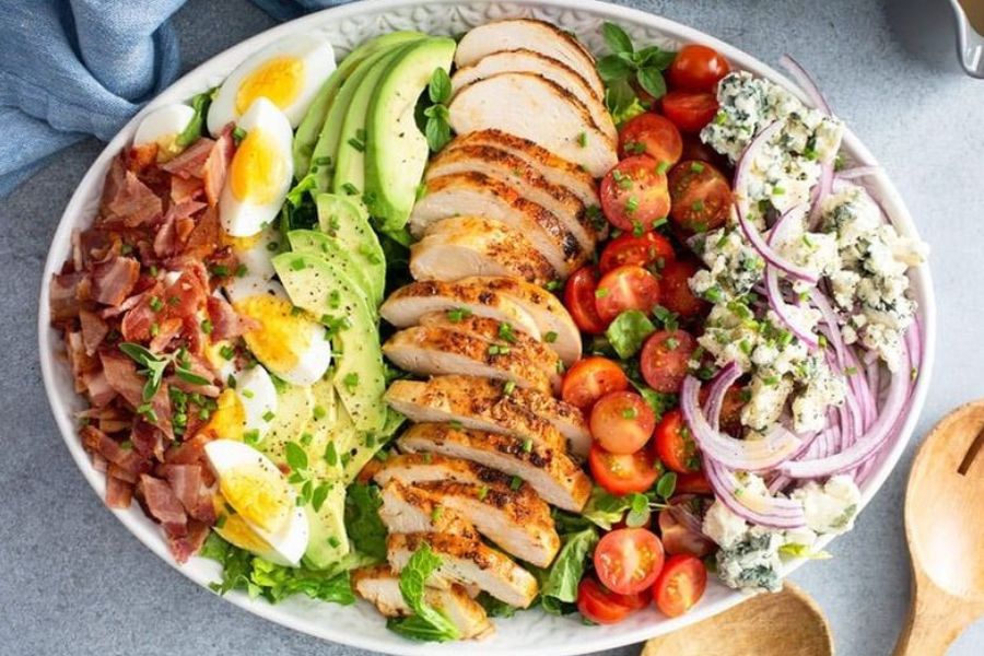 Salad vừa dễ làm vừa tươi ngon là lựa chọn của nhiều người sau khi chán ngấy với các món ăn trong Tết.