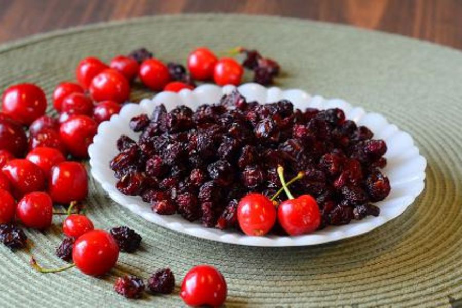 Mứt cherry có vị thanh ngọt rất thơm ngon, phù hợp với mọi lứa tuổi.