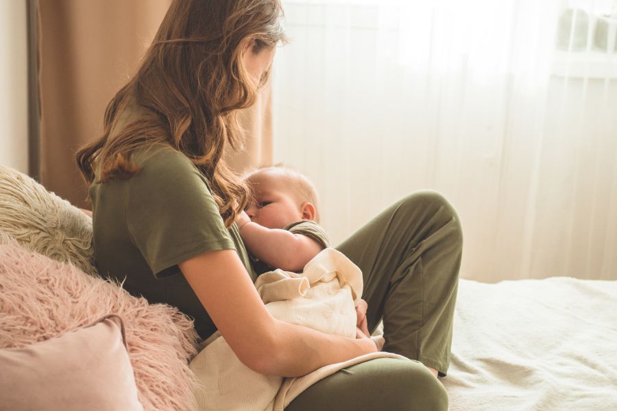 Không gian thư giãn và dinh dưỡng lành mạnh rất quan trọng với mẹ bầu sau sinh.