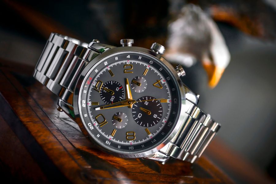 Chiếc đồng hồ sang trọng có thể làm quà Tết cho đối tác, khách hàng hoặc sếp.