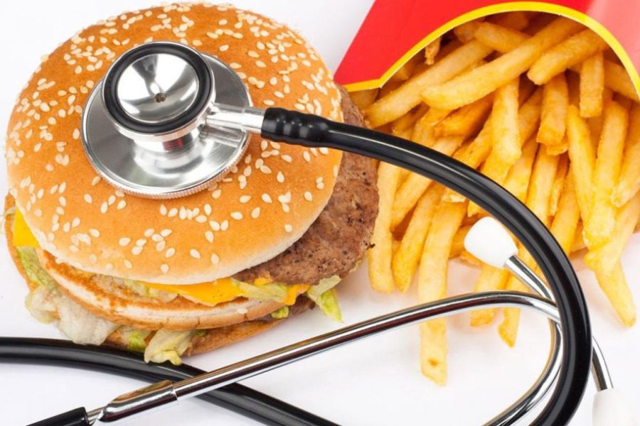 Một số tác hại của đồ ăn nhanh đối với sức khỏe mà ai cũng nên lưu ý để bảo vệ cơ thể.