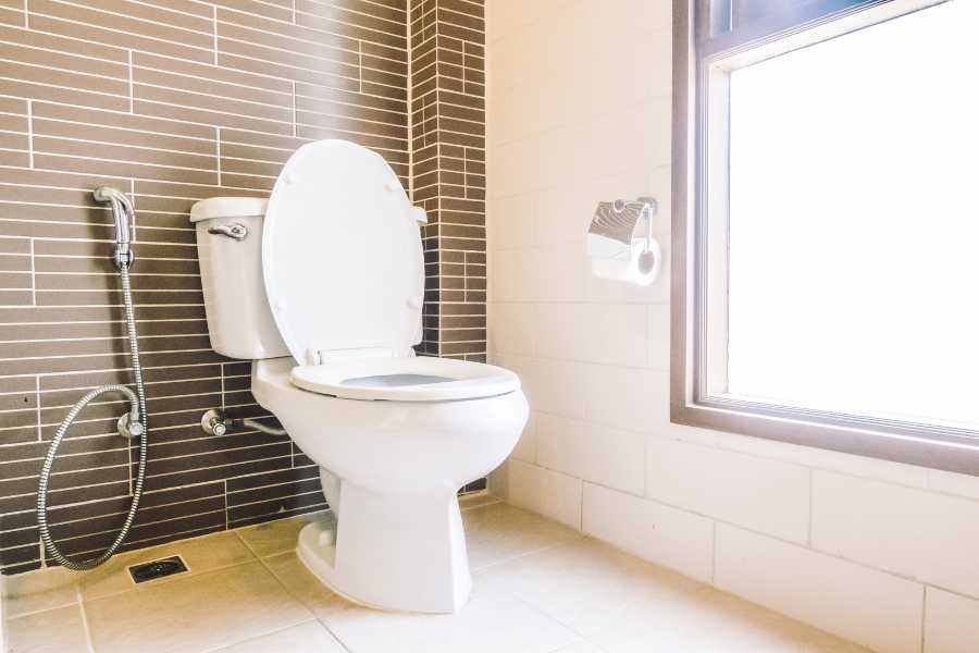Thiết kế nhà vệ sinh dưới gầm cầu thang có thể làm mất tính thẩm mỹ