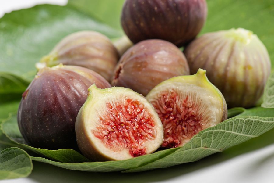 Sung Mỹ - 1 trong những loại trái cây giàu canxi bậc nhất được nhiều người ưa chuộng.