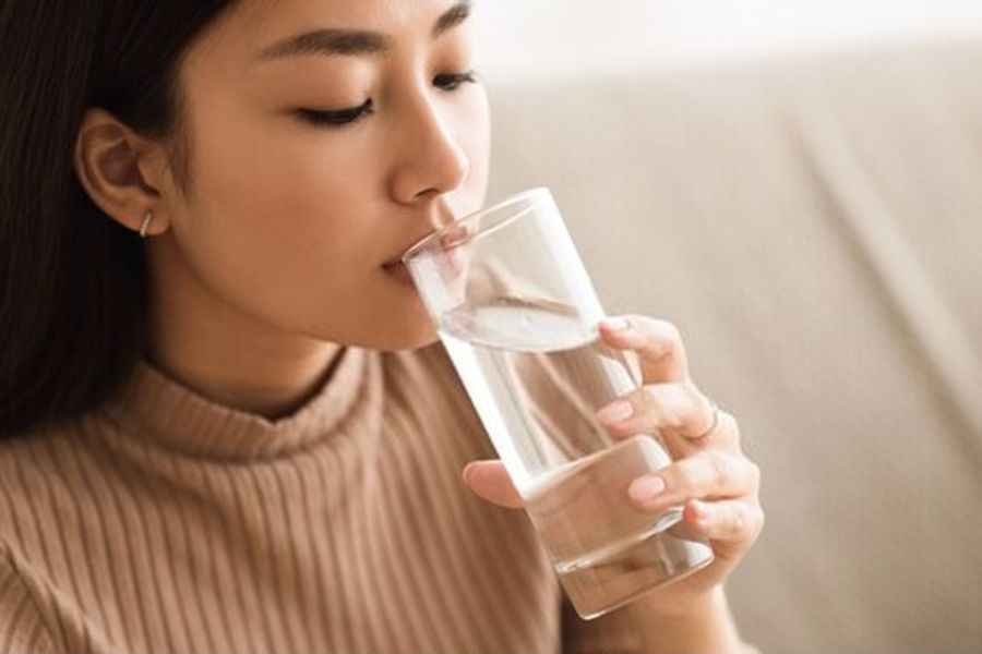 Uống đủ nước để tăng cường khả năng trao đổi chất.