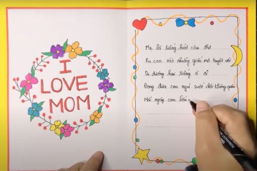 Vẽ những hình dạng bạn thích trực tiếp lên tấm thiệp để tặng mẹ nhân ngày 8/3.