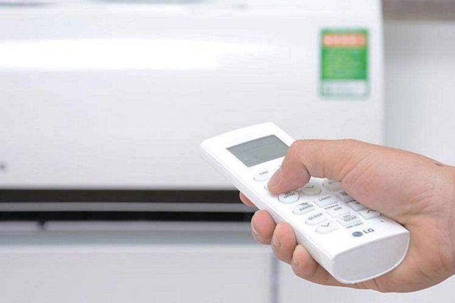 Remote máy lạnh không hiển thị nhiệt độ do cảm biến hồng ngoại của điều khiển bị hỏng.