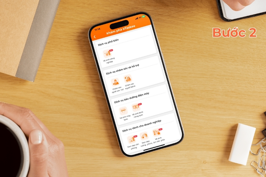 Chọn dịch vụ vệ sinh máy lạnh trong danh sách dịch vụ.