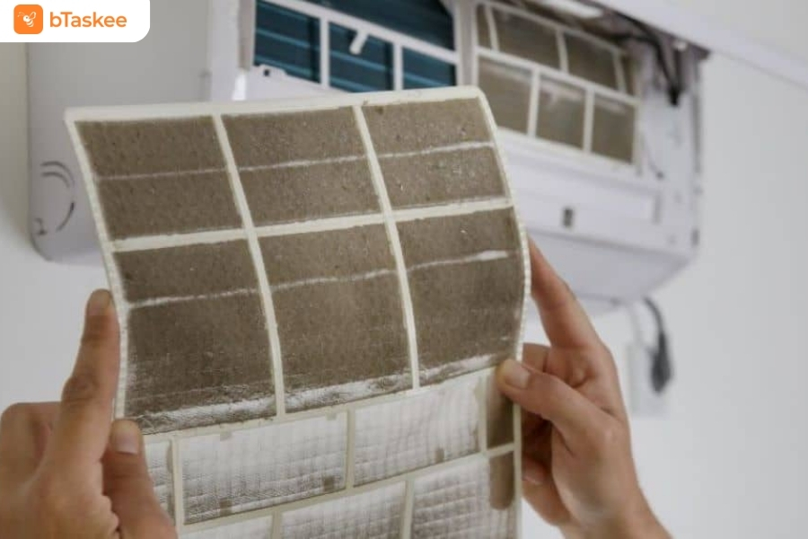 Máy lạnh cần được vệ sinh định kỳ để loại bỏ bụi bẩn.