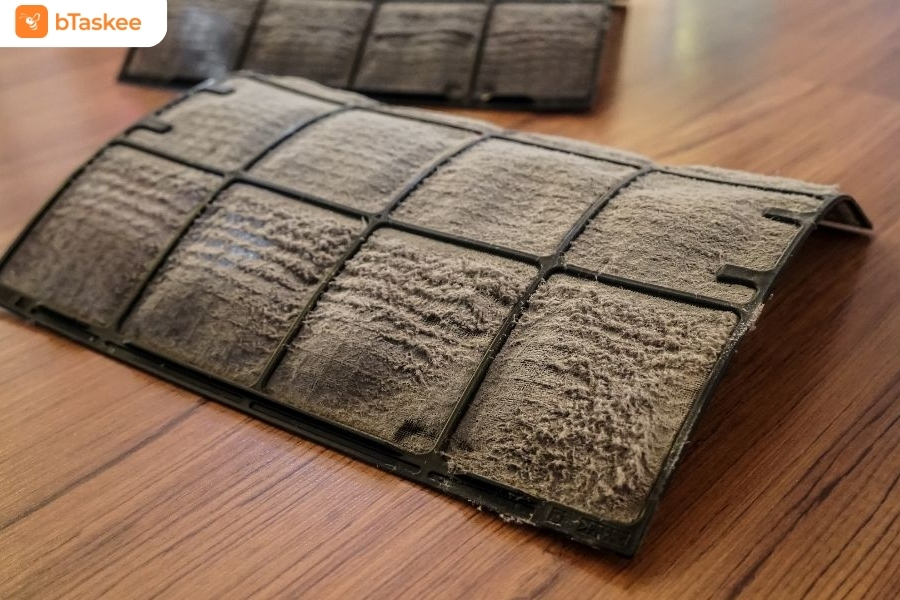 Vệ sinh bộ lọc điều hoà định kỳ là vô cùng cần thiết để đảm bảo hiệu suất hoạt động của máy.