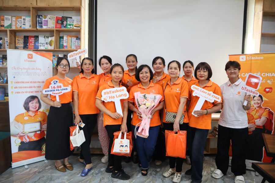 Các chị Ong Hạ Long tại buổi gặp mặt Ong Cam Sẻ Chia