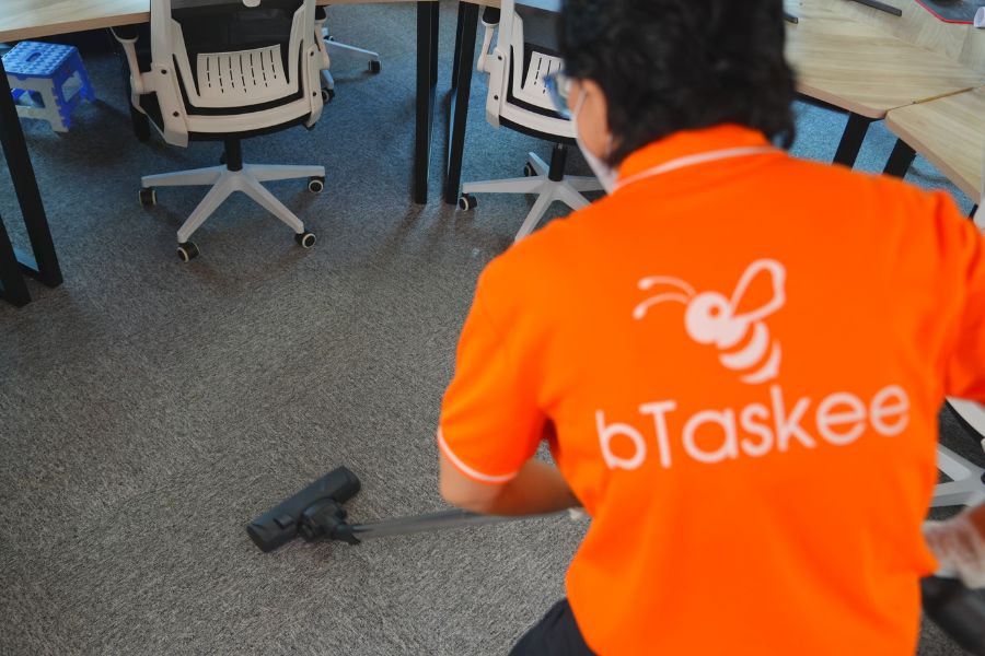 Dịch vụ giặt thảm văn phòng chuyên nghiệp.