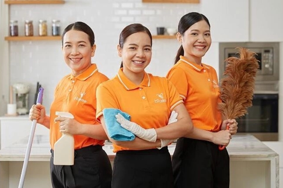 Đội ngũ “Chị Ong Cam” chuyên nghiệp của bTaskee luôn sẵn sàng phục vụ khách hàng.