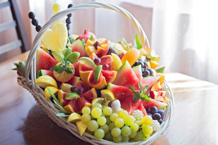 Giỏ trái cây nhập khẩu cao cấp làm quà Trung thu.