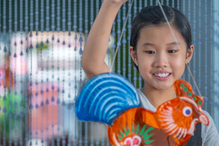 Phụ kiện Trung thu làm quà tặng cho các bé.