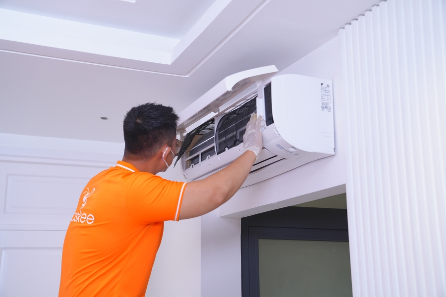 Vệ sinh kỹ lưỡng bộ lọc và vỏ máy.