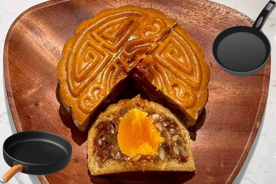Bánh Trung thu được làm từ chảo chống dính đầy mới mẻ.