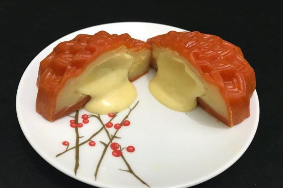 Bánh Trung thu nhân phô mai tan chảy béo ngậy.