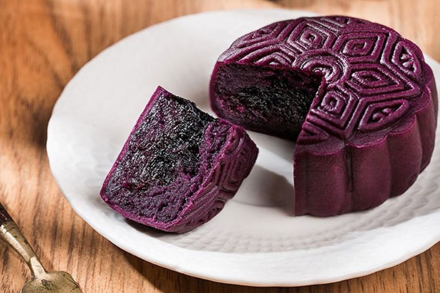 Bánh Trung thu nhân việt quất chua ngọt.