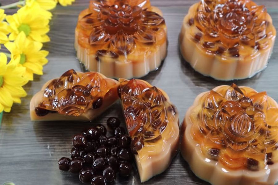 Chiếc bánh Trung thu nhân trân châu ngộ nghĩnh.