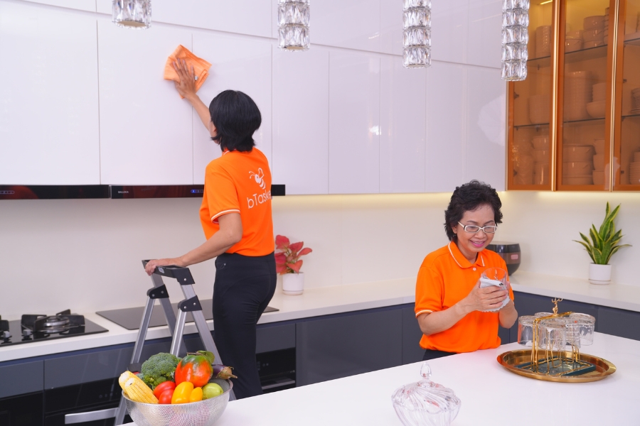 Dịch vụ dọn dẹp và vệ sinh nhà cửa.