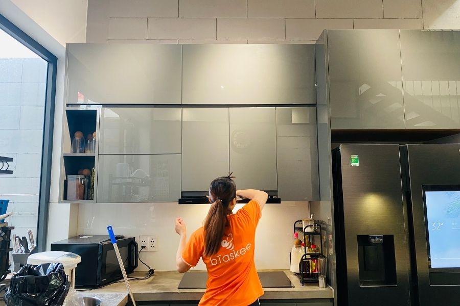 Hãy chuẩn bị không gian bếp thật gọn gàng và sạch sẽ trước khi bắt đầu.