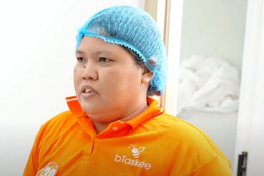 Những lời nhận xét từ ban giám khảo khiến chị Ong không giấu được xúc động.