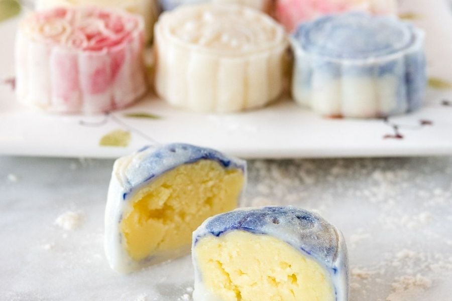 Chiếc bánh Trung thu dẻo lạnh Singapore độc đáo.