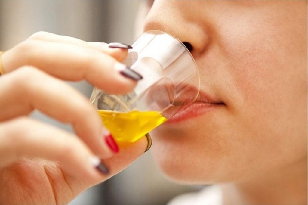 Konsumsi satu hingga dua sendok makan setiap hari dipercaya membantu sistem pencernaan tetap sehat, menjaga keseimbangan gula darah, serta mendukung penyerapan vitamin larut lemak