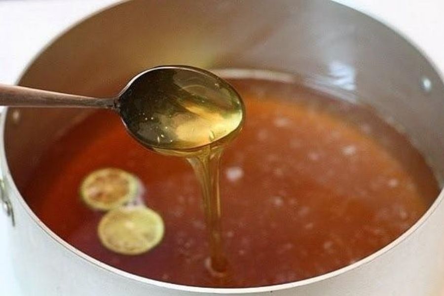 Nước đường làm bánh Trung thu dẻo đóng vai trò cực quan trọng trong quá trình làm bánh.