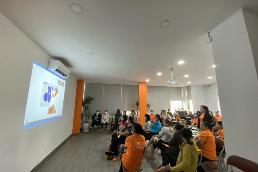 Tasker sẽ được đào tạo bài bản từng buổi và tham gia vào các hoạt động cộng đồng.