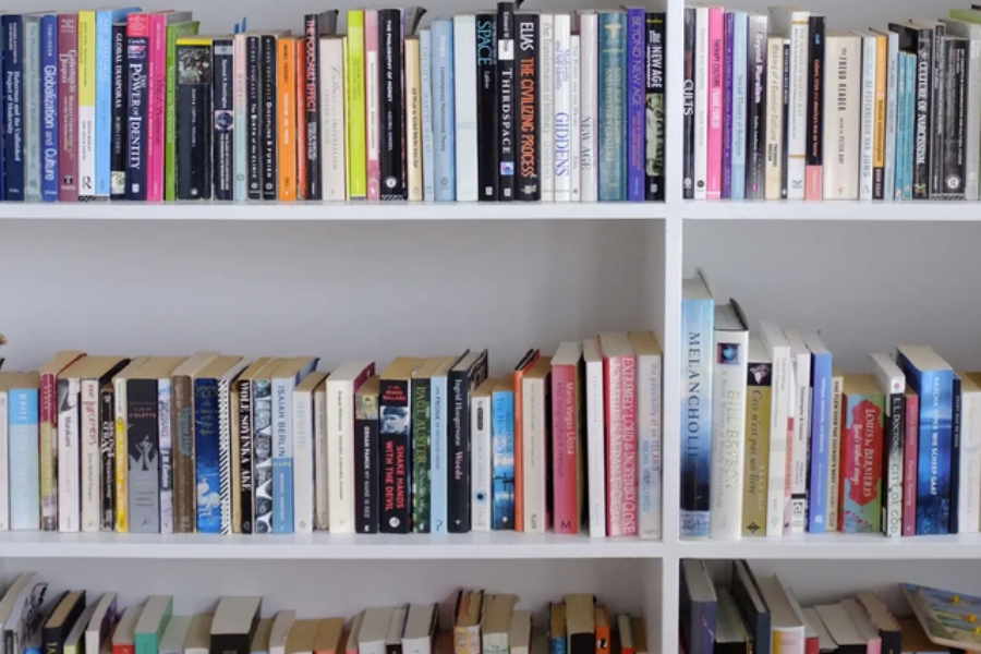 Chỉ giữ lại những cuốn sách thực sự có giá trị và đem lại niềm vui với bạn.