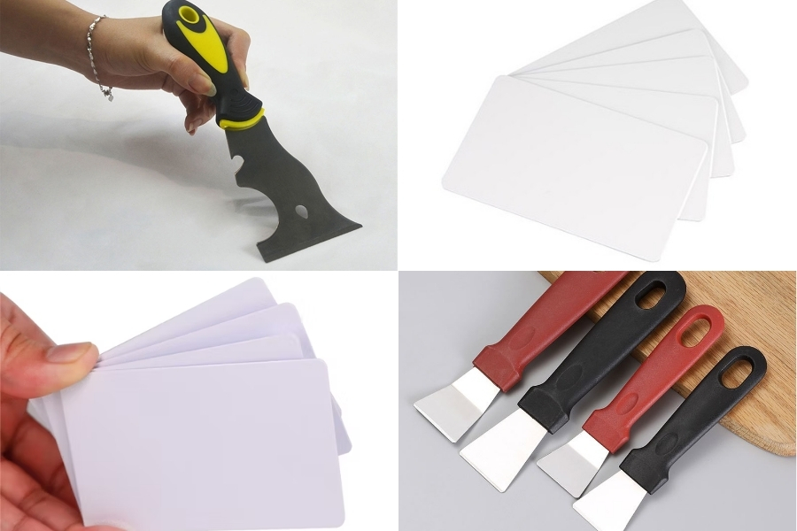 Dao cạo và thẻ nhựa cứng.