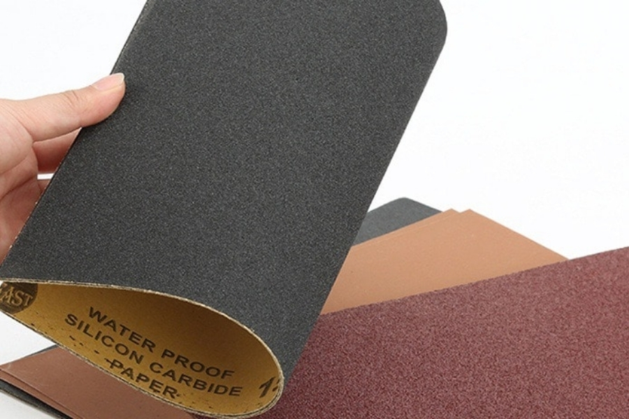 Giấy nhám chà sàn.