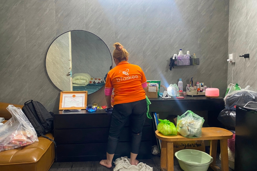 Tasker bTaskee đảm nhận mọi công việc quét, lau, vệ sinh trong nhà.