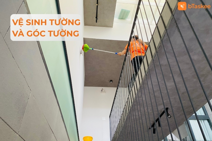 Vệ sinh tường và góc tường.