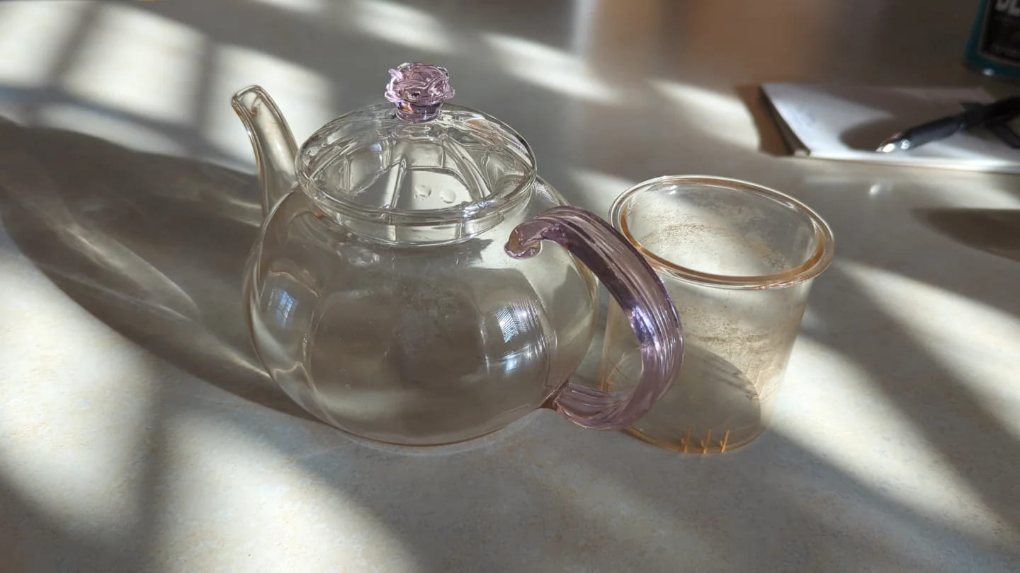 Bekas noda teh di gelas