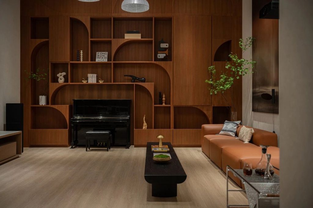 Interior rumah mewah gaya kontemporer simetris