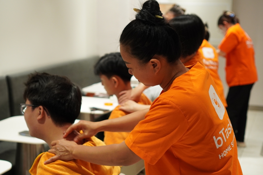 Wellness Office là dịch vụ xoa bóp cổ–vai–gáy tại văn phòng, theo suất cố định.