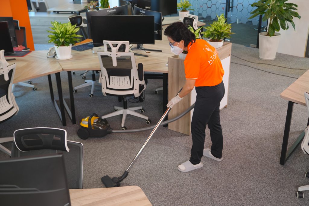 Kỹ thuật làm sạch văn phòng từ bTaskee.