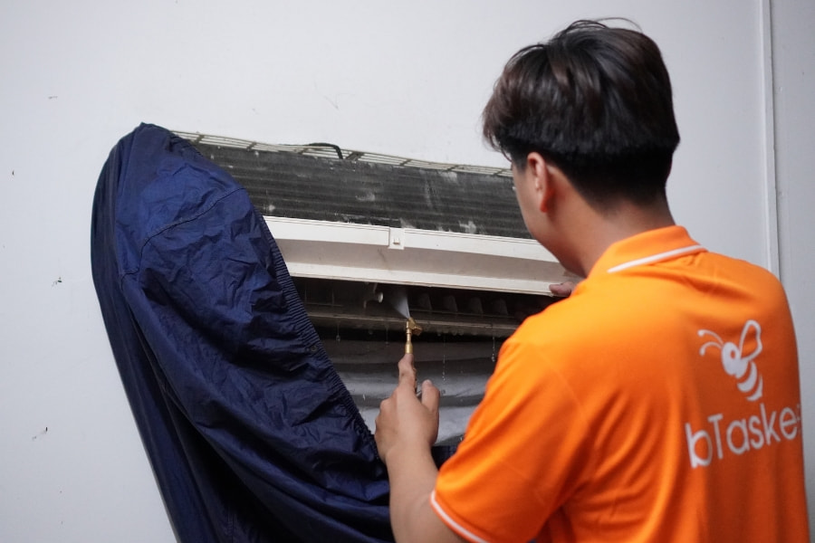 Đằng sau những chiếc máy lạnh vận hành êm ái là sự tận tâm của người thợ
